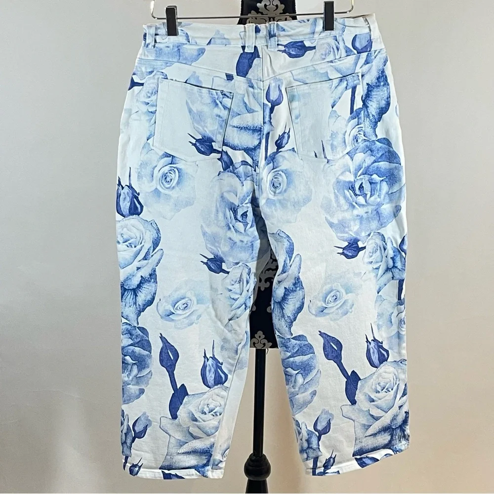 Gloria Vanderbilt High Rise Floral Blue Rose Capris - Picture 2 of 6